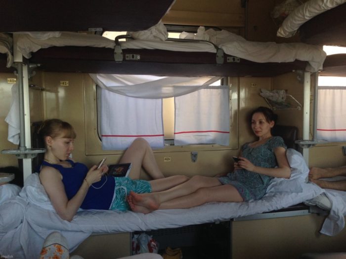голые спящие в поезде фото