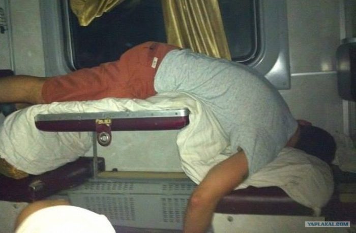 голые спящие в поезде фото