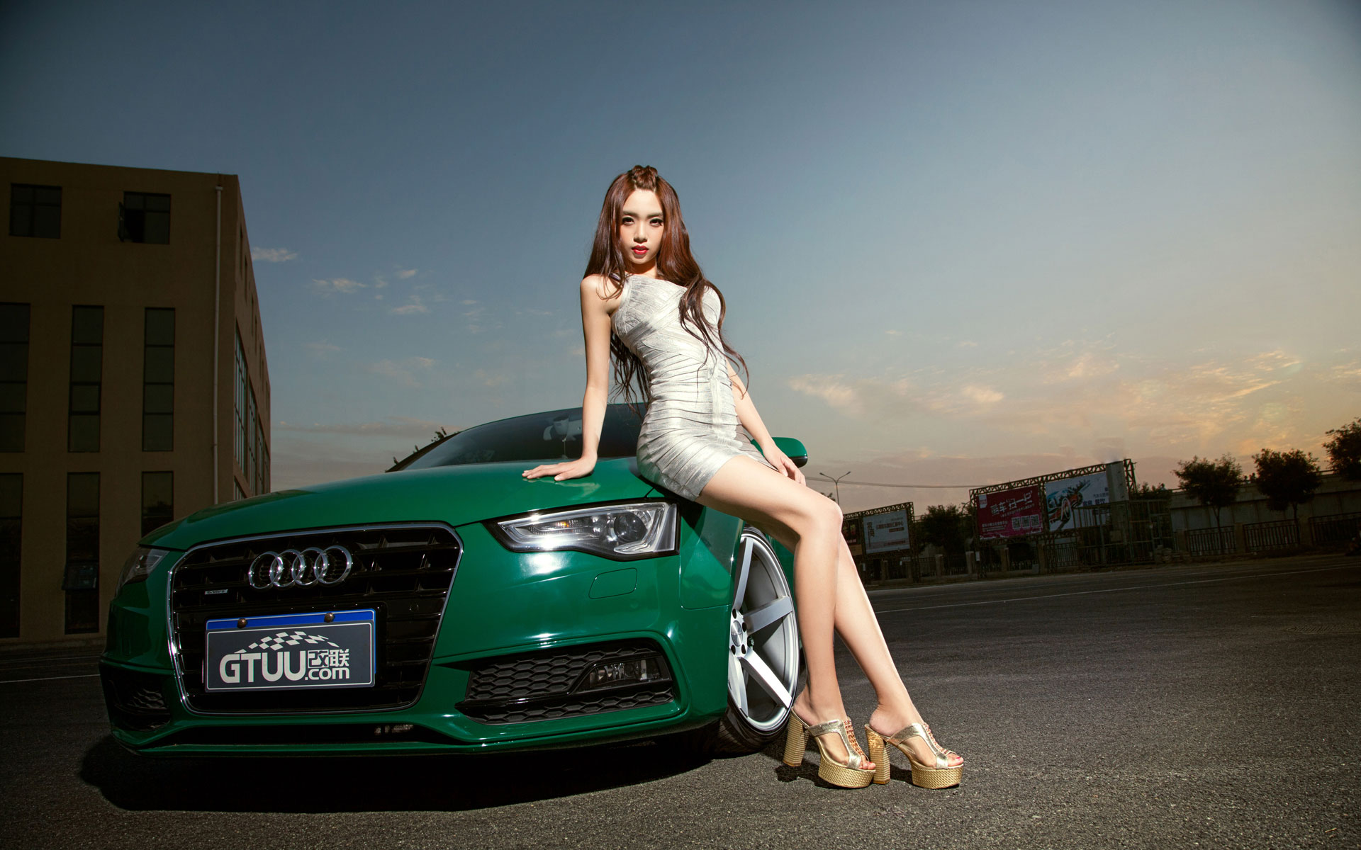 Девушка Audi rs6