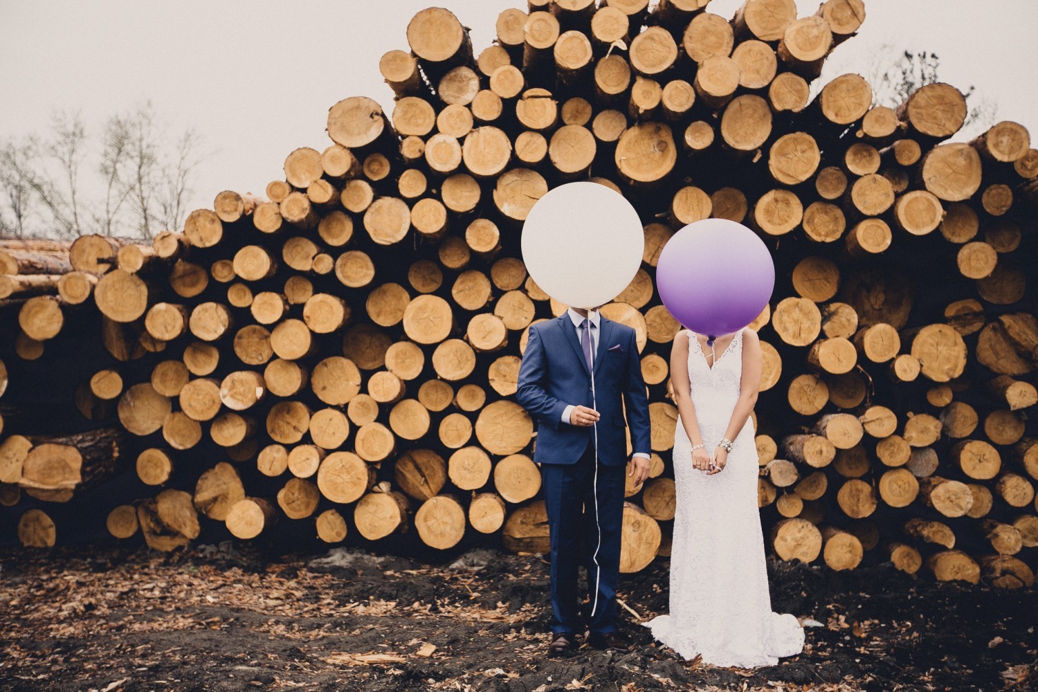 5 лет замужества. Деревянная свадьба. С годовщиной деревянной свадьбы. Дерево на свадьбу. Фотозона из спилов дерева.