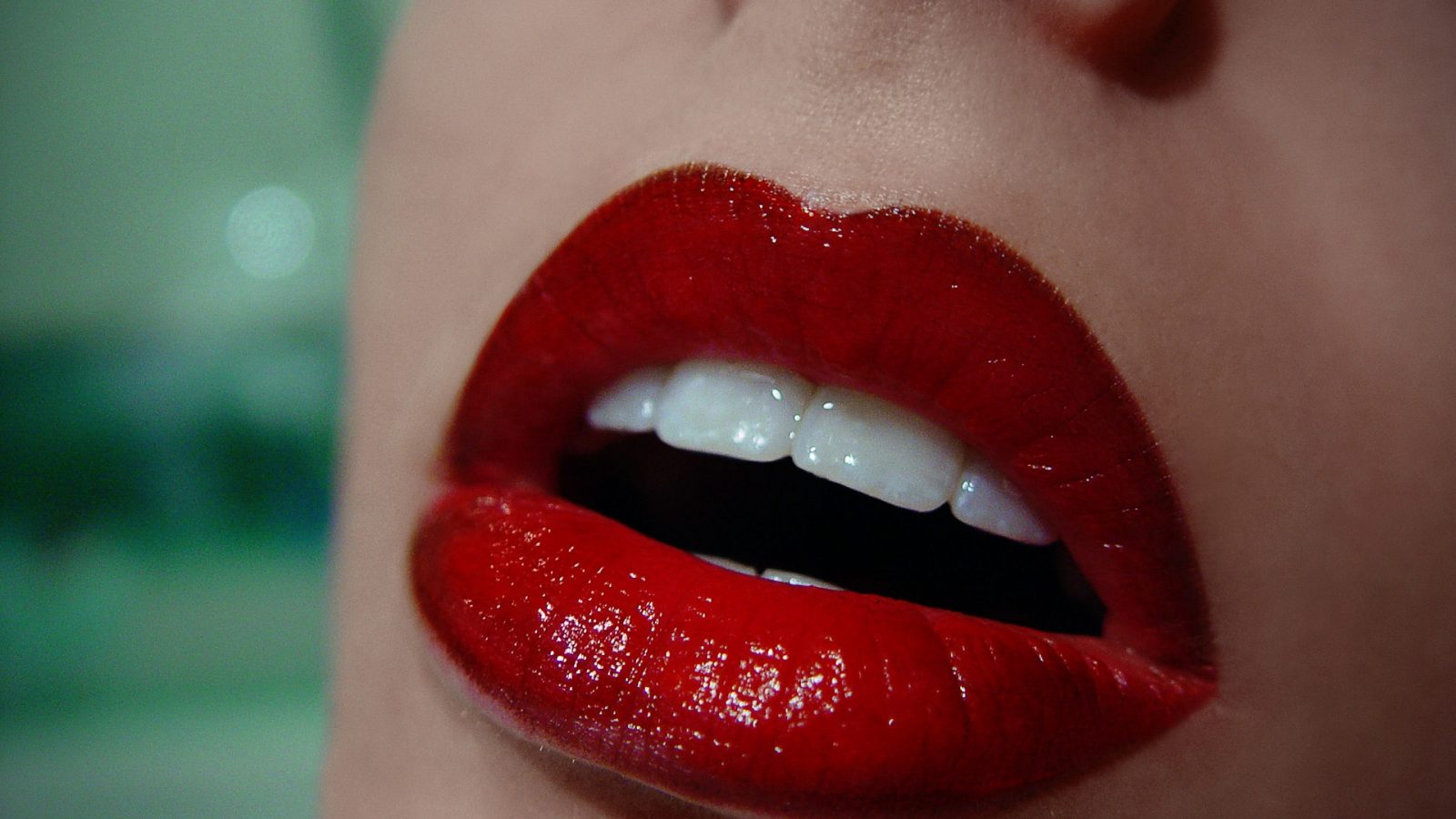 Подкрасить губы на фото онлайн