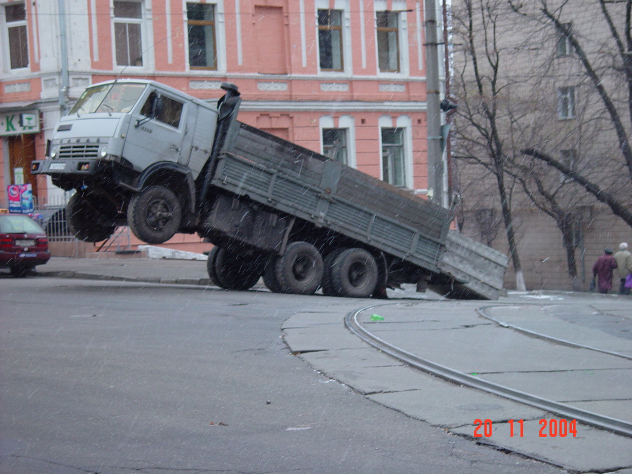 Горящая газель на мкаде