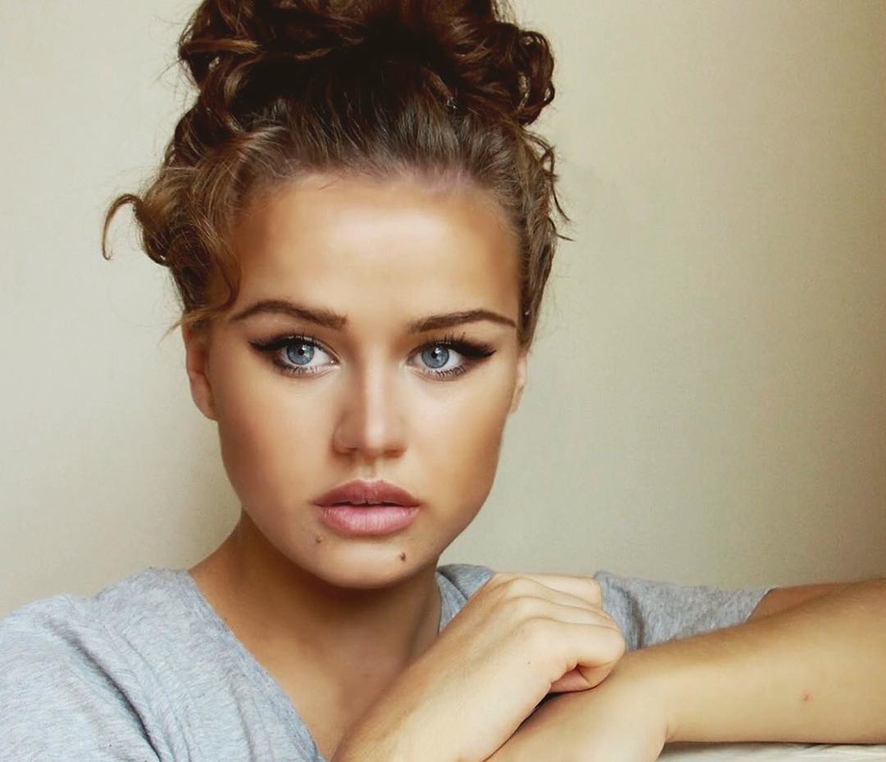 Рози мак дублерша эмилии кларк. Рози мак дейнерис. Дублерша эмилии кларк. Рози мак дублерша эмилии кларк. Дублерша эмилии кларк.