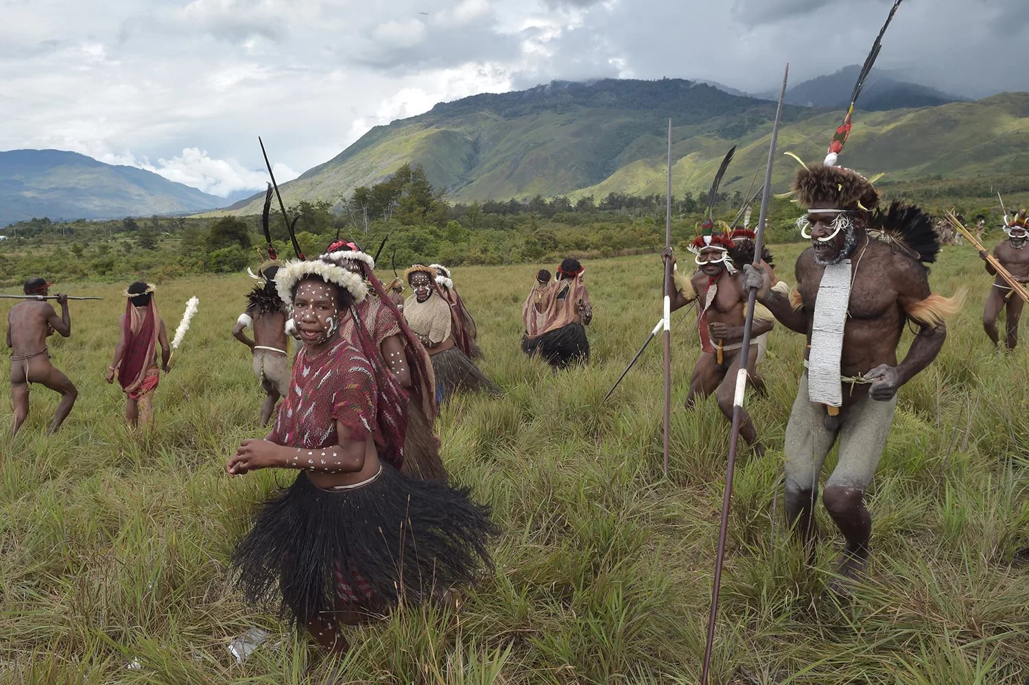 Аборигены малайзии 4 буквы. Долина Балием племя яли. Индонезия Долина Балием. Долина Балием Папуасы. Долина Балием Папуасы женщины.