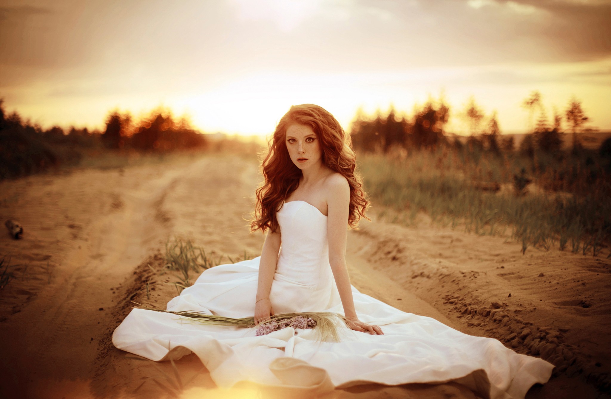 Девушка белом платье