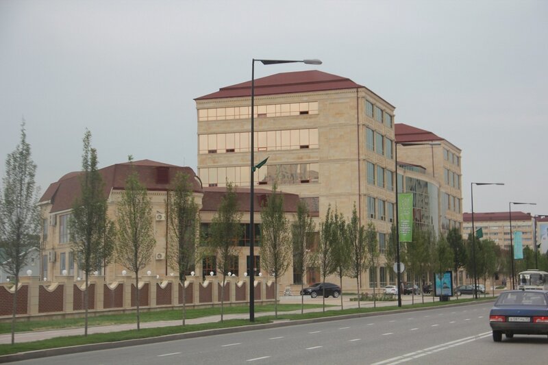 грозный с высоты. проспект путина в грозном фото. заводской район чеченской республики. дворец спорта грозный микрорайон. проспект ахмата кадырова full hd.