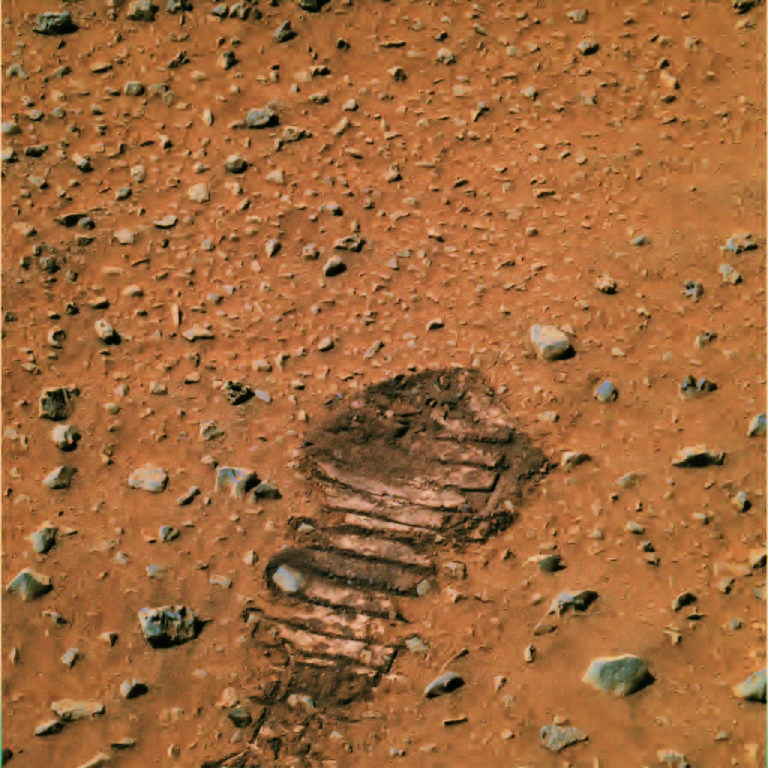 Кто живет на марсе. Поверхность Марса. Снимки поверхности Марса. Синмуи поверхности Марск. Удивительные снимки Марса.