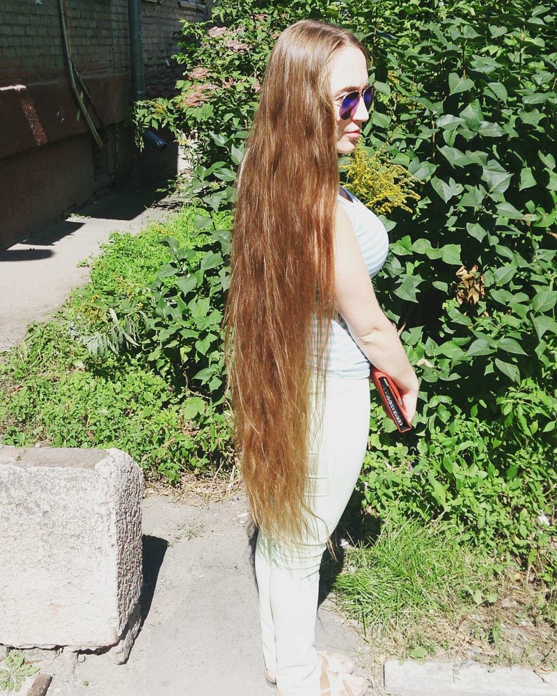 Девушка с длинными волосами какая она