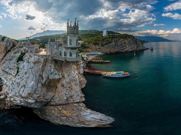 Куда можно поехать в Крыму красивые места?