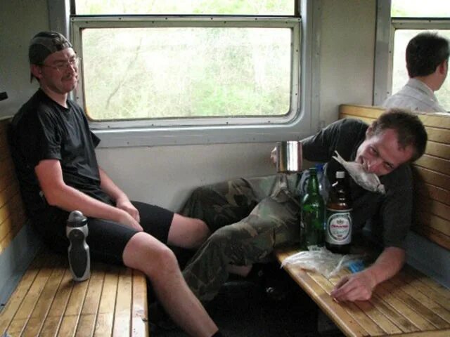 Пить пиво поезде